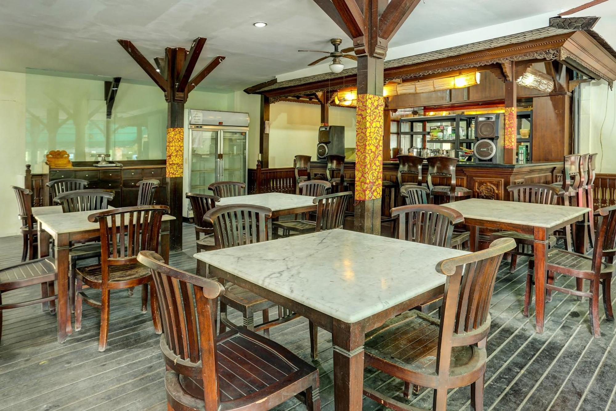 Collection O 91081 New Arena Hotel Kuta Lombok Exteriör bild