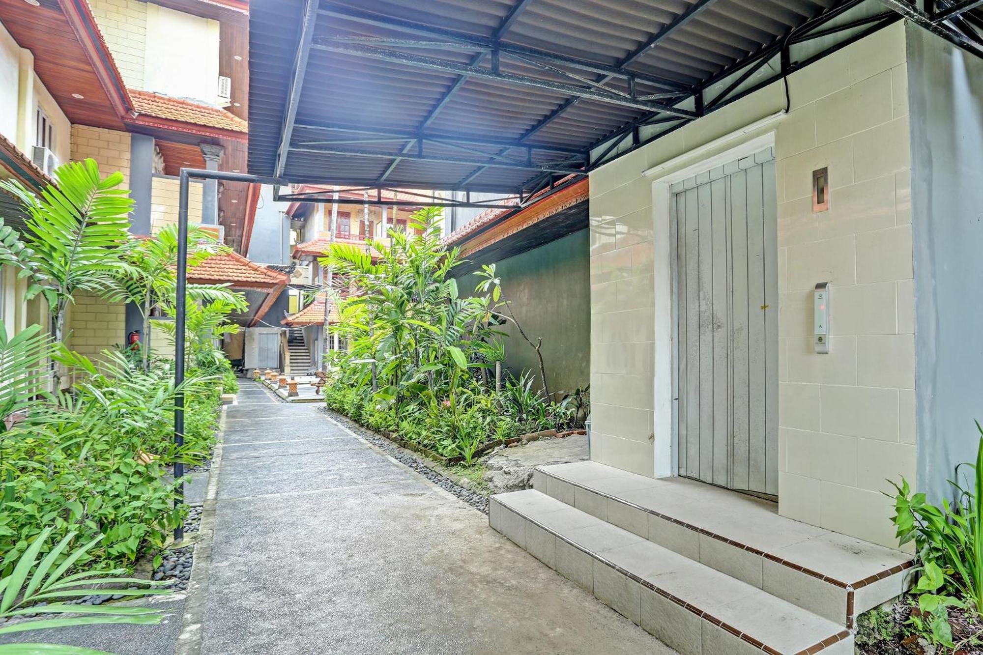 Collection O 91081 New Arena Hotel Kuta Lombok Exteriör bild